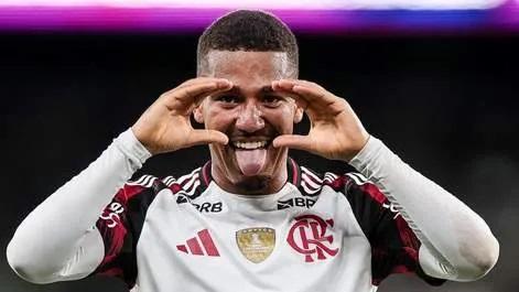 Flamengo domina clássico, vence Botafogo por 3 a 0 e encosta nos líderes do Brasileirão