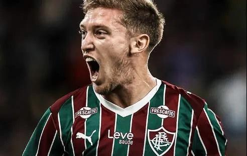 Fluminense vence o Galo e mira o topo do Brasileirão