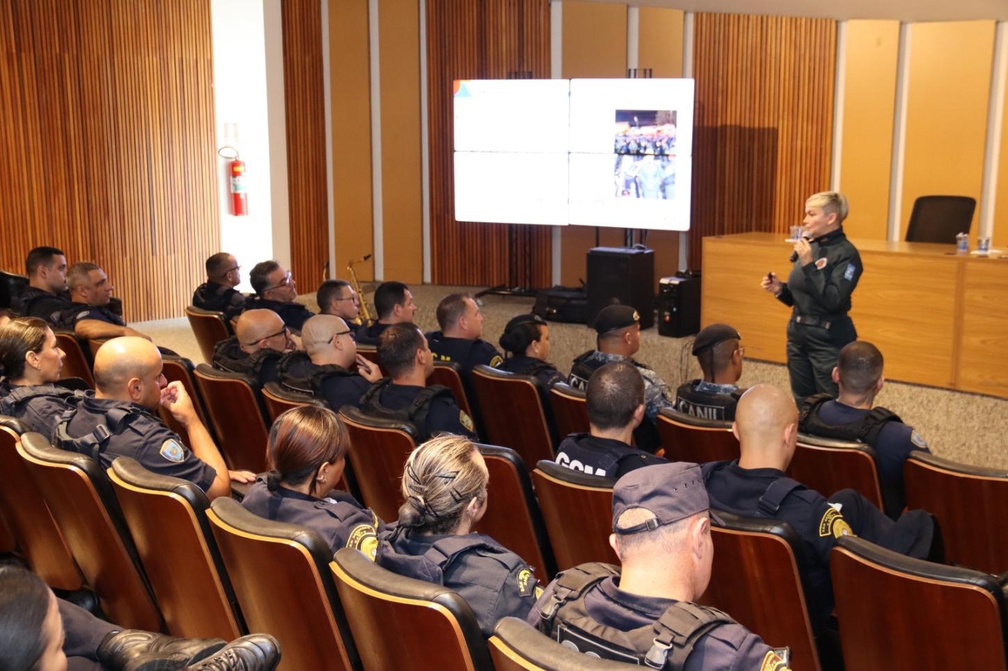 GCMs do Grande ABC iniciam treinamento para uso de 36 mil armas não letais doadas pela União