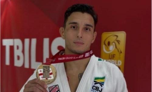 Guilherme Schimidt é bronze em Tbilisi e leva primeira medalha de Grand Slam em nova categoria de peso