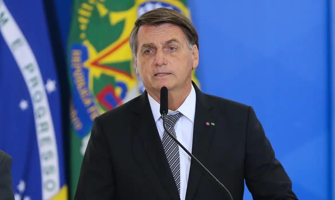 Jair Bolsonaro é internado em UTI de Brasília com quadro de broncopneumonia