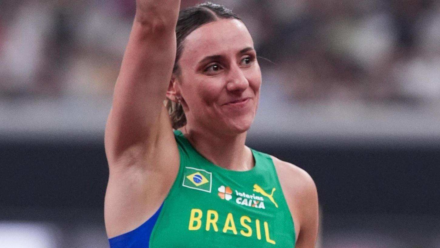 Juliana Campos faz melhor resultado do ano e termina em 7º no salto com vara do Mundial Indoor