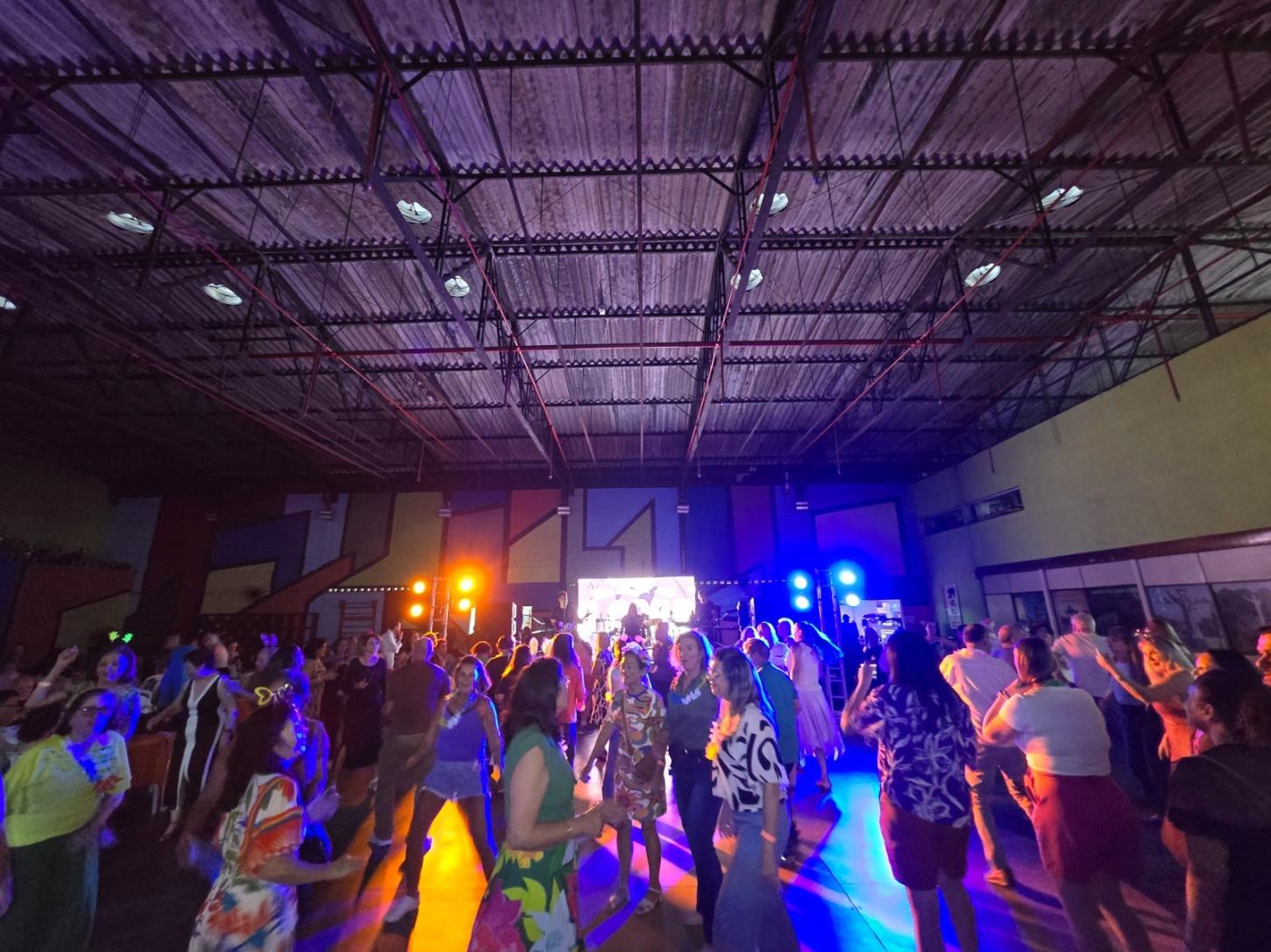 Luau da Melhor Idade arrecada mais de 300 quilos de alimentos em Ribeirão Pires