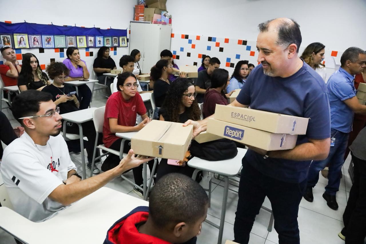 Prefeito Marcelo Oliveira acompanha aula inaugural do curso de Auxiliar de Logística