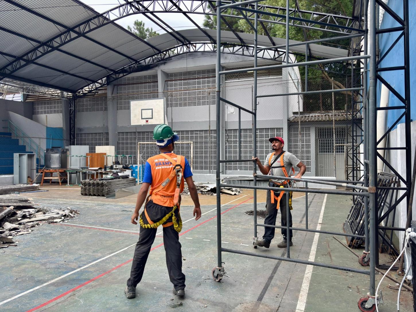 Prefeitura de São Caetano inicia reforma da quadra da EMEF Professor Olyntho Voltarelli Filho