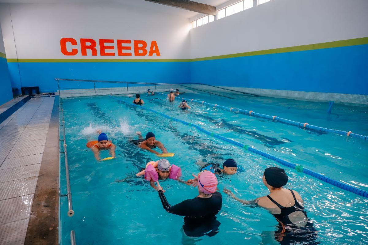São Bernardo entrega reforma da piscina do Creeba e beneficia 400 alunos no Assunção