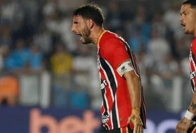 São Paulo vence fora de casa e segue na liderança