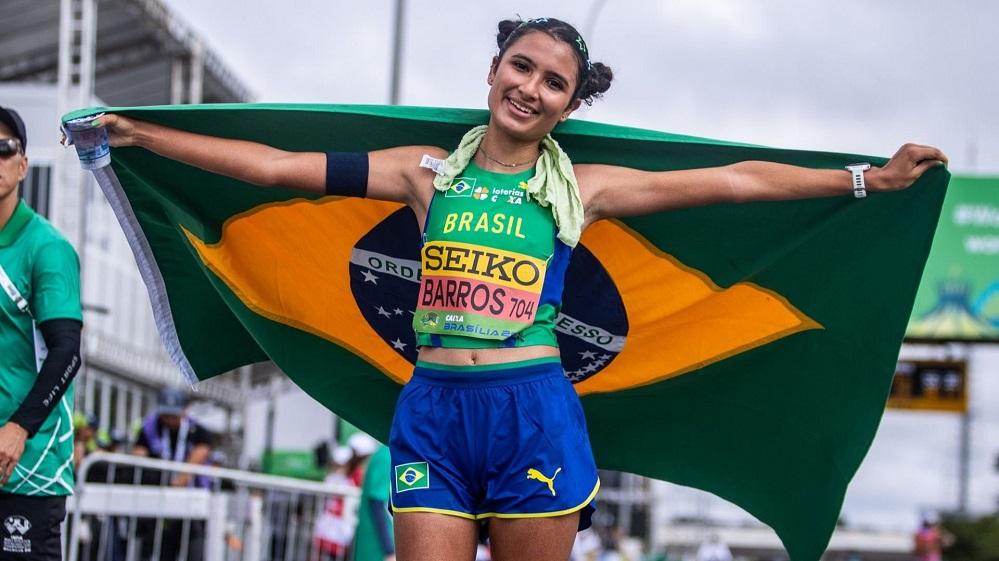Aniversariantes do dia, Davi Bastos e Gabriela Barros fazem a festa nos 10 km do Mundial de Marcha Atlética