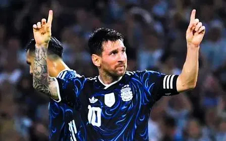 Argentina goleia Zâmbia em provável despedida de Messi do público local