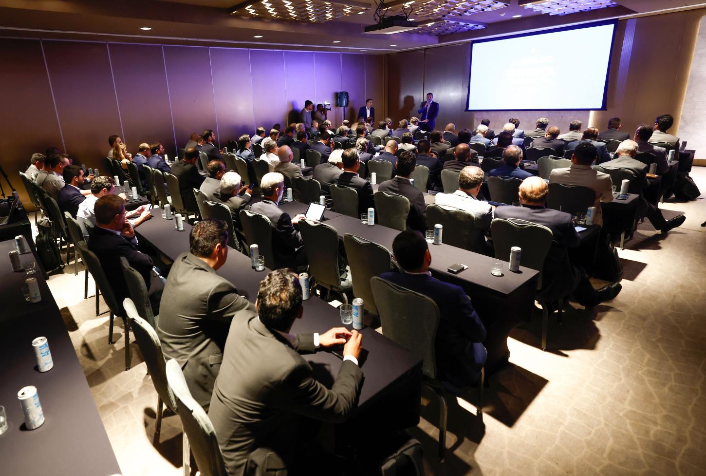 CBF promove reunião histórica com clubes das Séries A e B para iniciar debate sobre criação da Liga do Futebol no Brasil