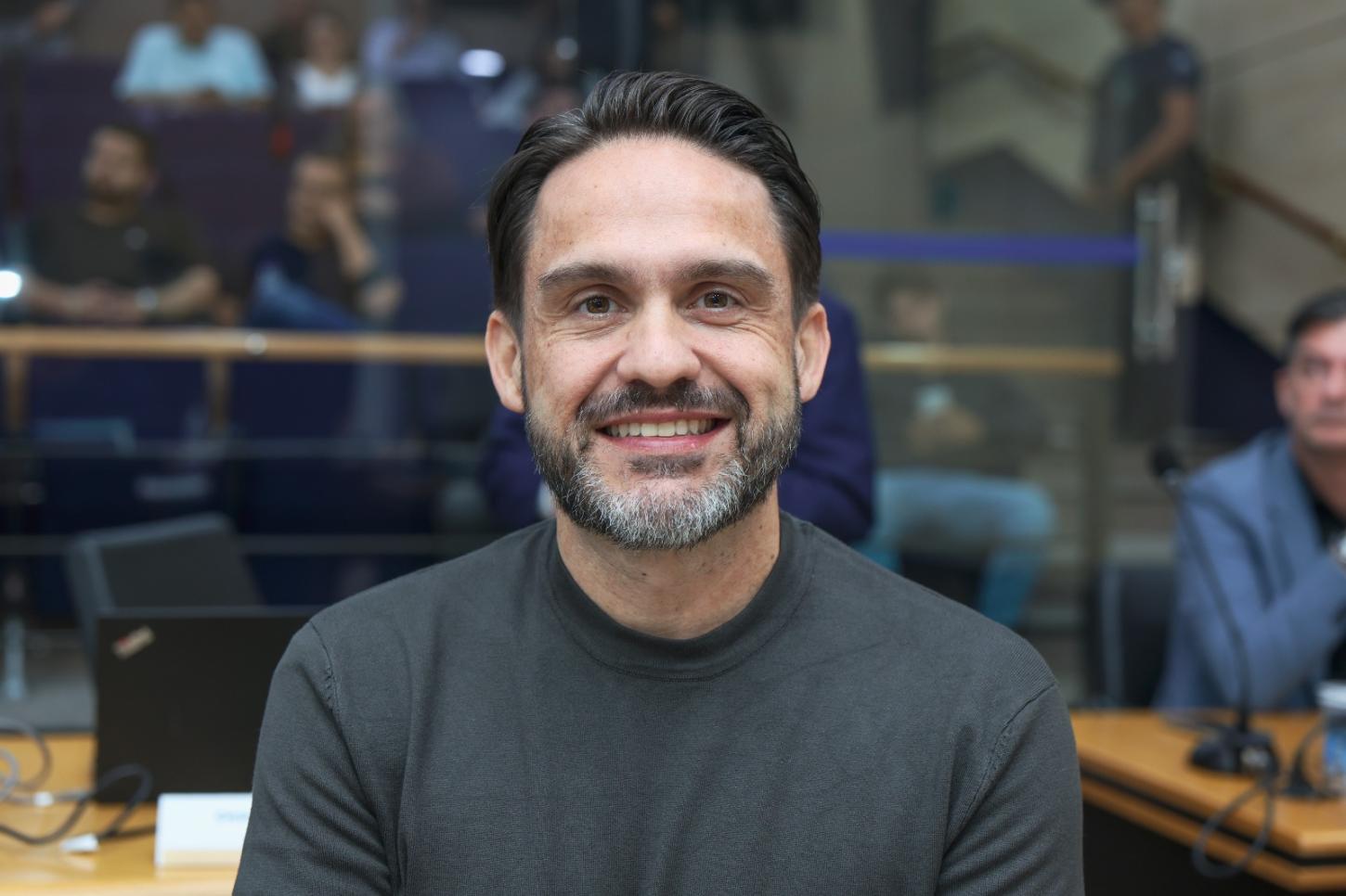 Daniel Córdoba propõe programa de conscientização sobre Inteligência Artificial nas escolas
