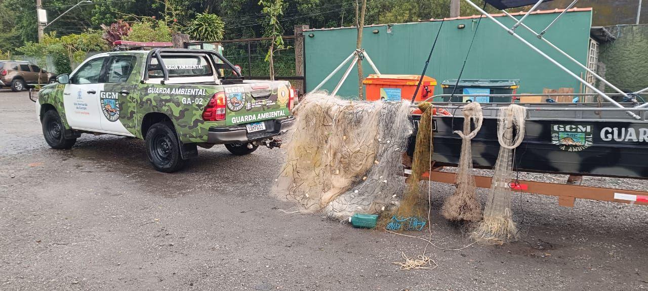 Guarda Ambiental apreende redes ilegais e retira balão submerso da Represa Billings