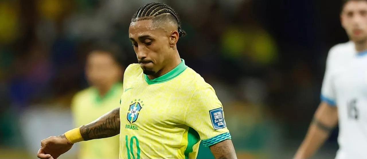 Raphinha inicia transição no Barcelona e traz alívio à Seleção Brasileira antes da Copa