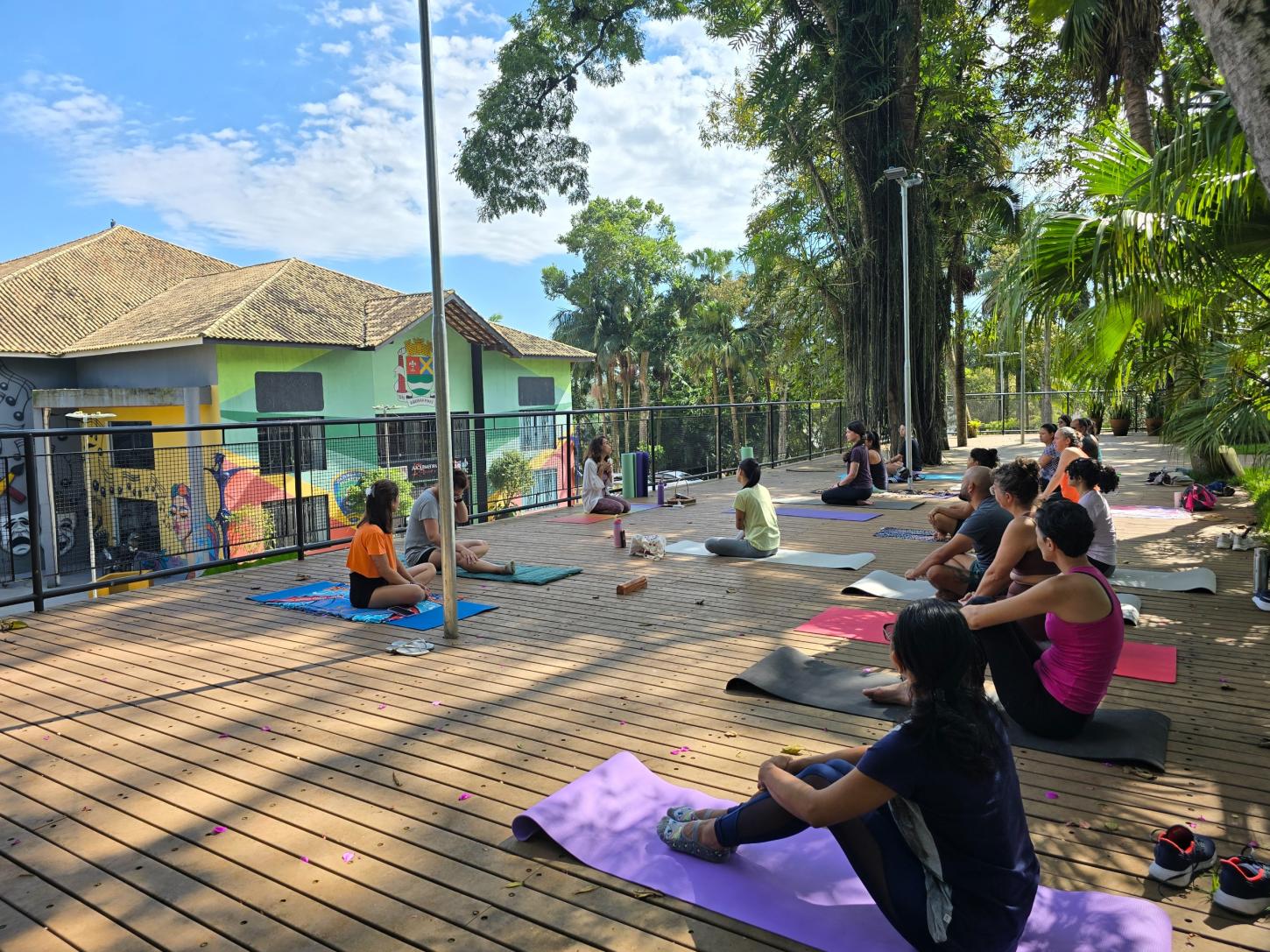 Ribeirão Pires recebe manhã gratuita de Yoga e Reiki no Parque Luiz Carlos Grecco neste domingo
