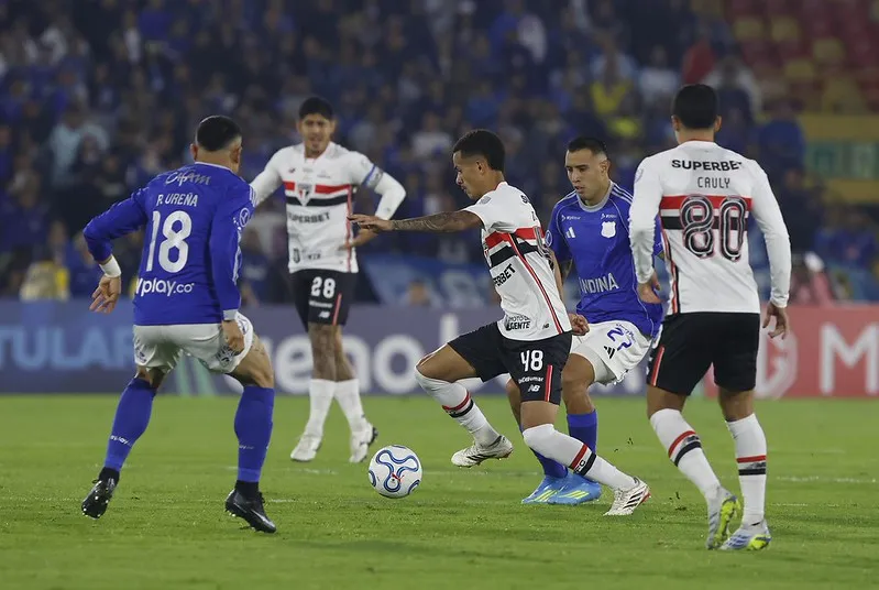 São Paulo empata sem gols com Millonarios na Colômbia e mantém liderança do Grupo C