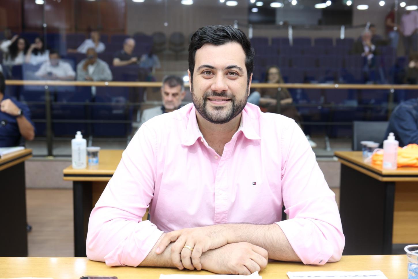 Vereador César Oliva propõe instituição do Dia da Família Atípica em São Caetano do Sul