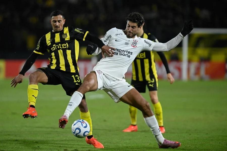 Corinthians empata com Peñarol no Uruguai e assegura liderança isolada na Libertadores