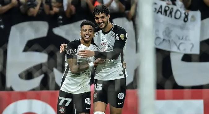 Corinthians vence Peñarol na Neo Química Arena e mantém liderança isolada na Libertadores