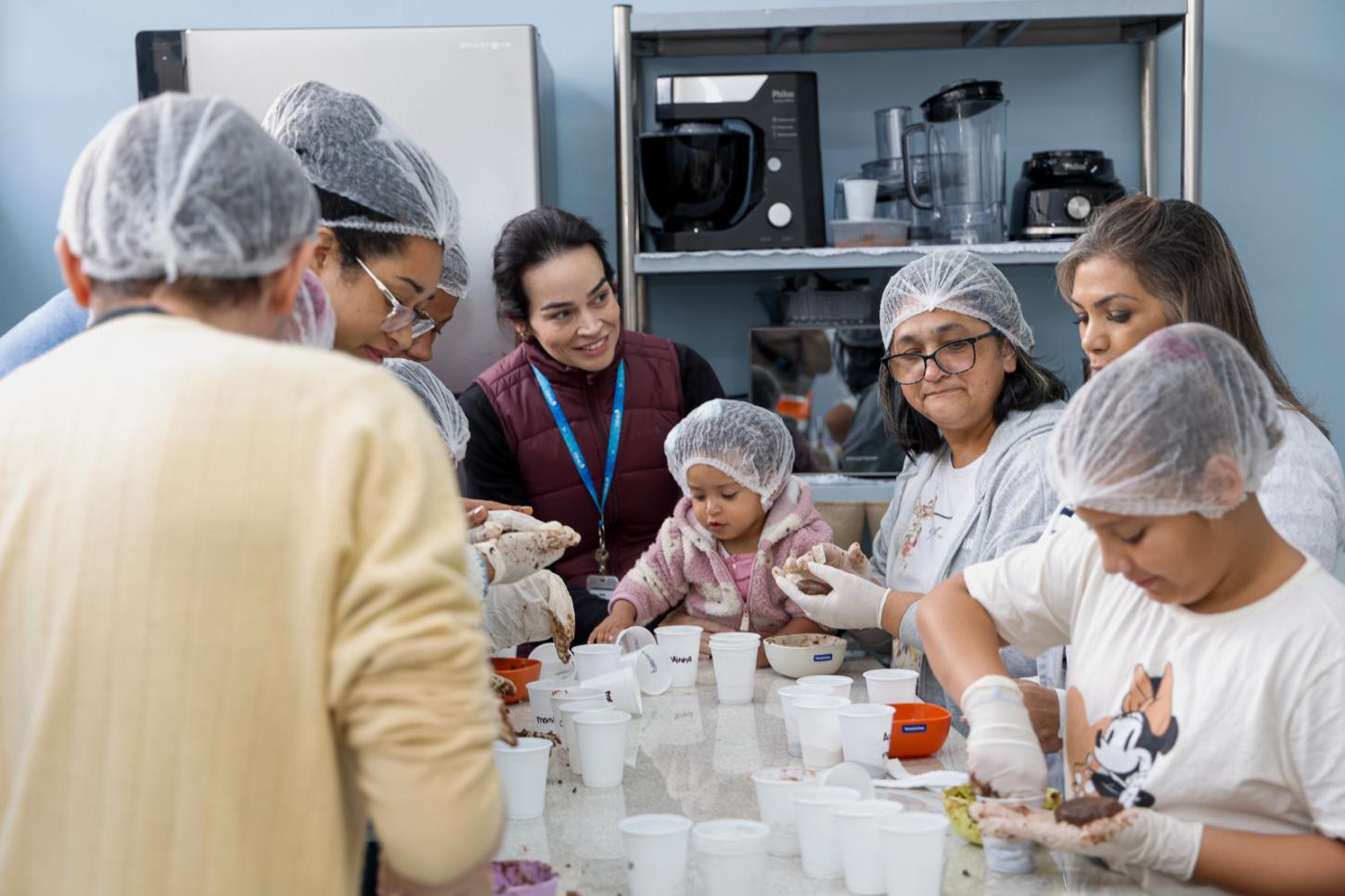 Crianças com seletividade alimentar participam de oficina culinária no Cuidar em São Caetano
