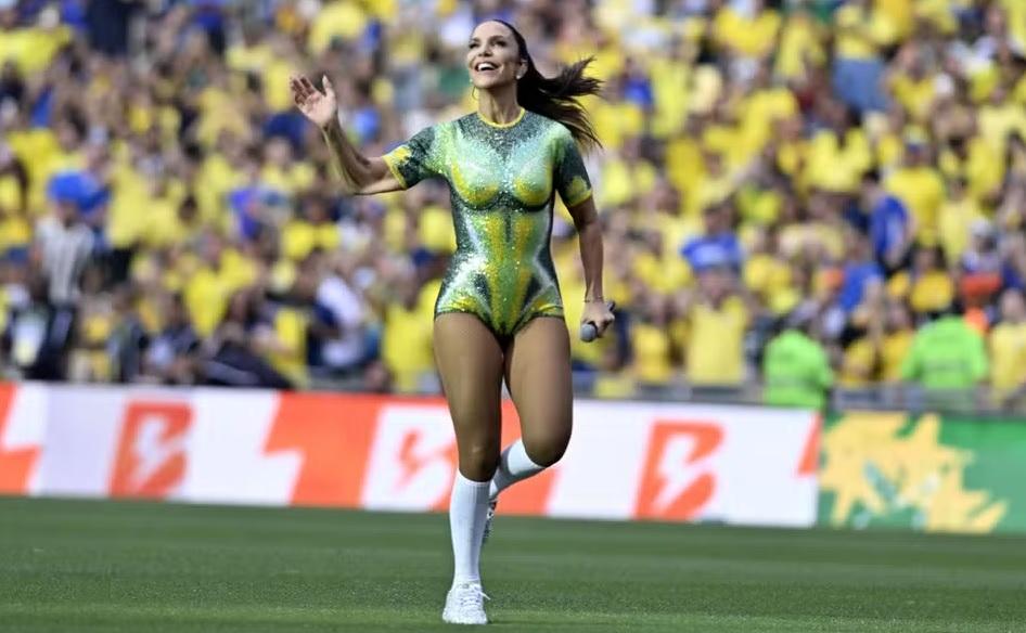 Ivete Sangalo comanda show de abertura e anima o Maracanã antes de amistoso da Seleção