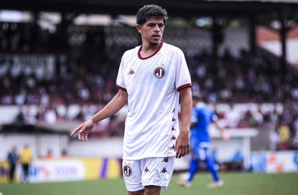 Meia mauaense celebra título da Série A-2 com o Juventus e acesso após 21 anos