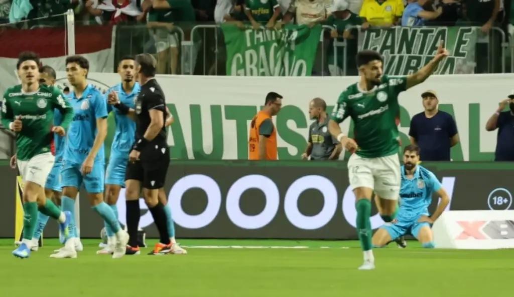 Palmeiras e Santos empatam clássico marcado por anulação de gol e polêmica no Allianz Parque