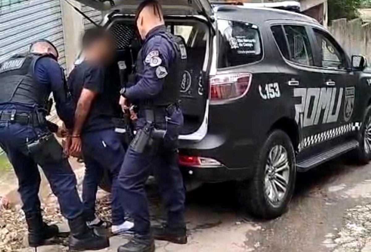 Romu e Guardiã Maria da Penha prendem homem procurado por violência doméstica em São Bernardo