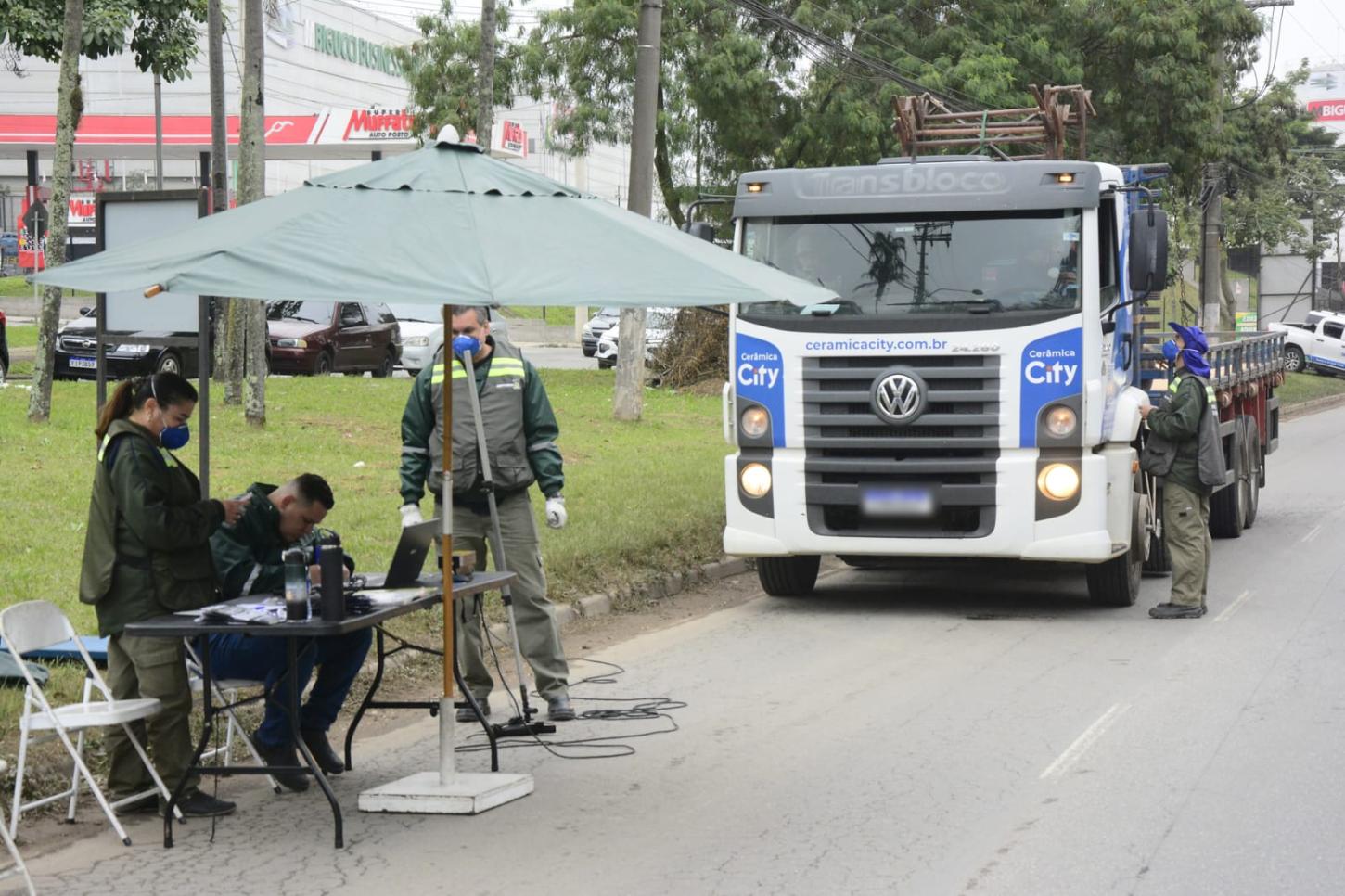 Santo André realiza blitz educativa do Maio Amarelo com foco em veículos a diesel