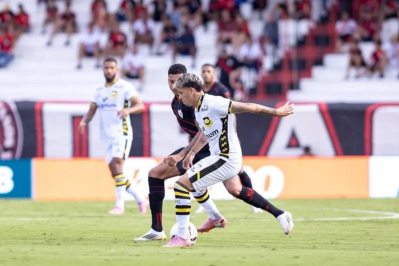 São Bernardo vence Atlético-GO em Goiânia e mantém a liderança da Série B