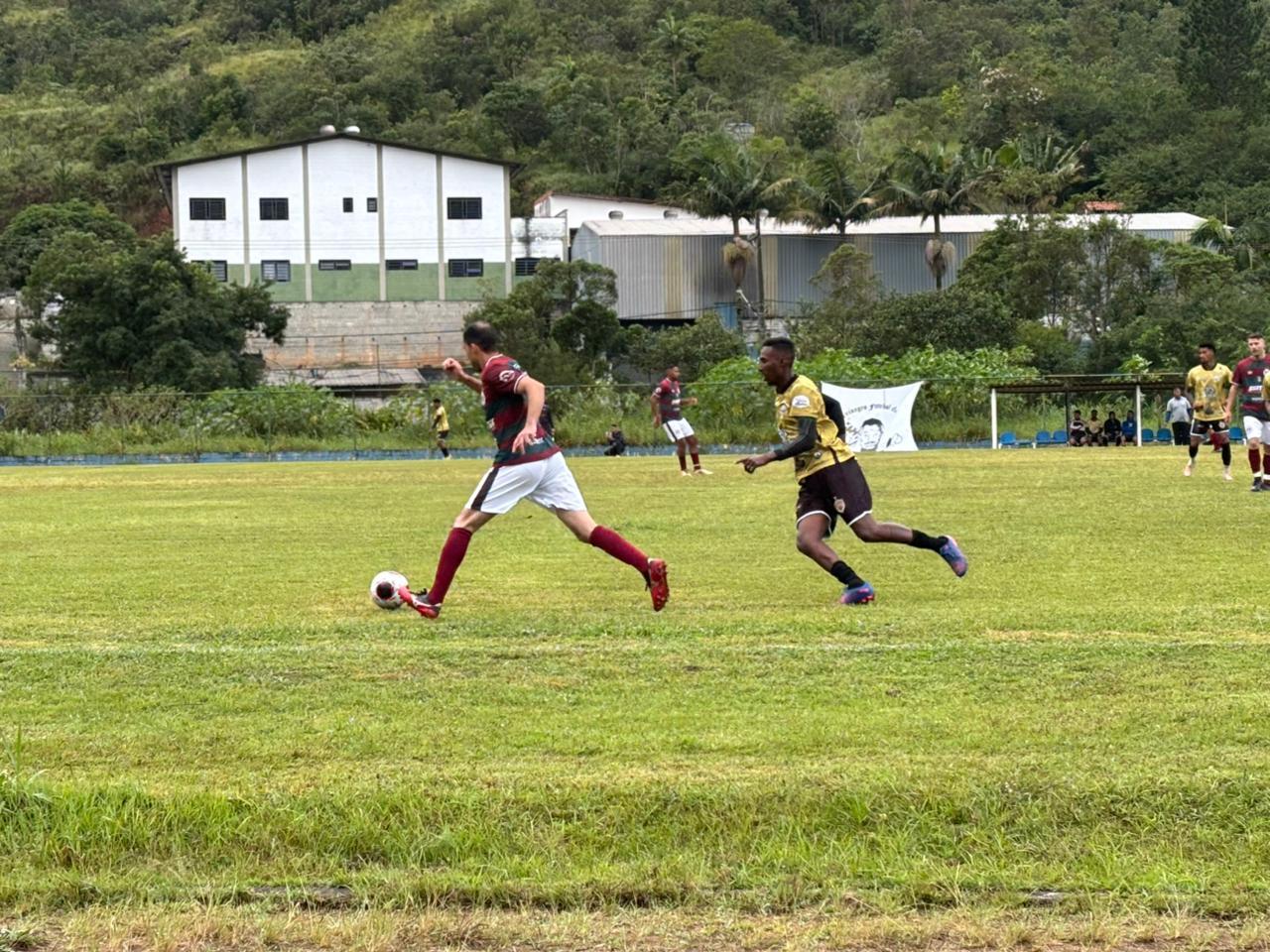 Semifinais da Divisão Especial de Ribeirão Pires definem finalistas neste domingo