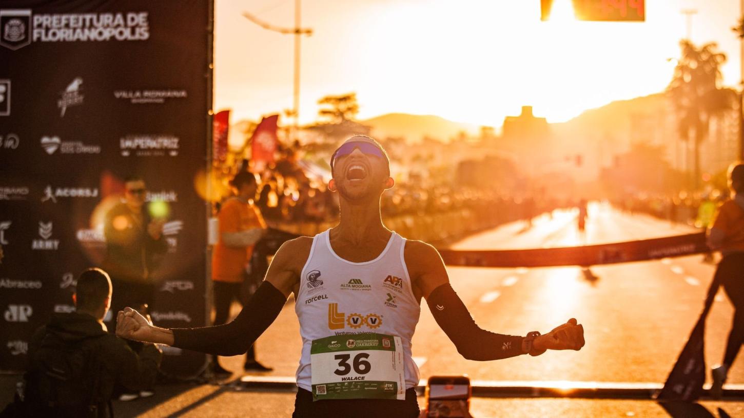 Walace Evangelista Caldas tem dupla vitória em Florianópolis na meia maratona e nos 5 km