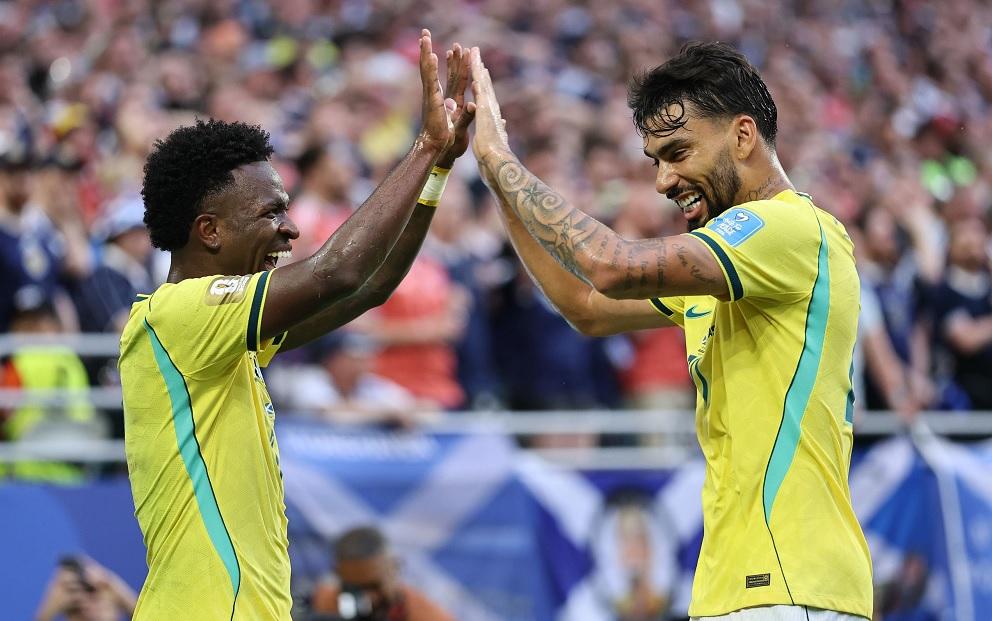 Brasil dá show contra a Escócia, garante liderança do Grupo C e promove estreia de Neymar na Copa