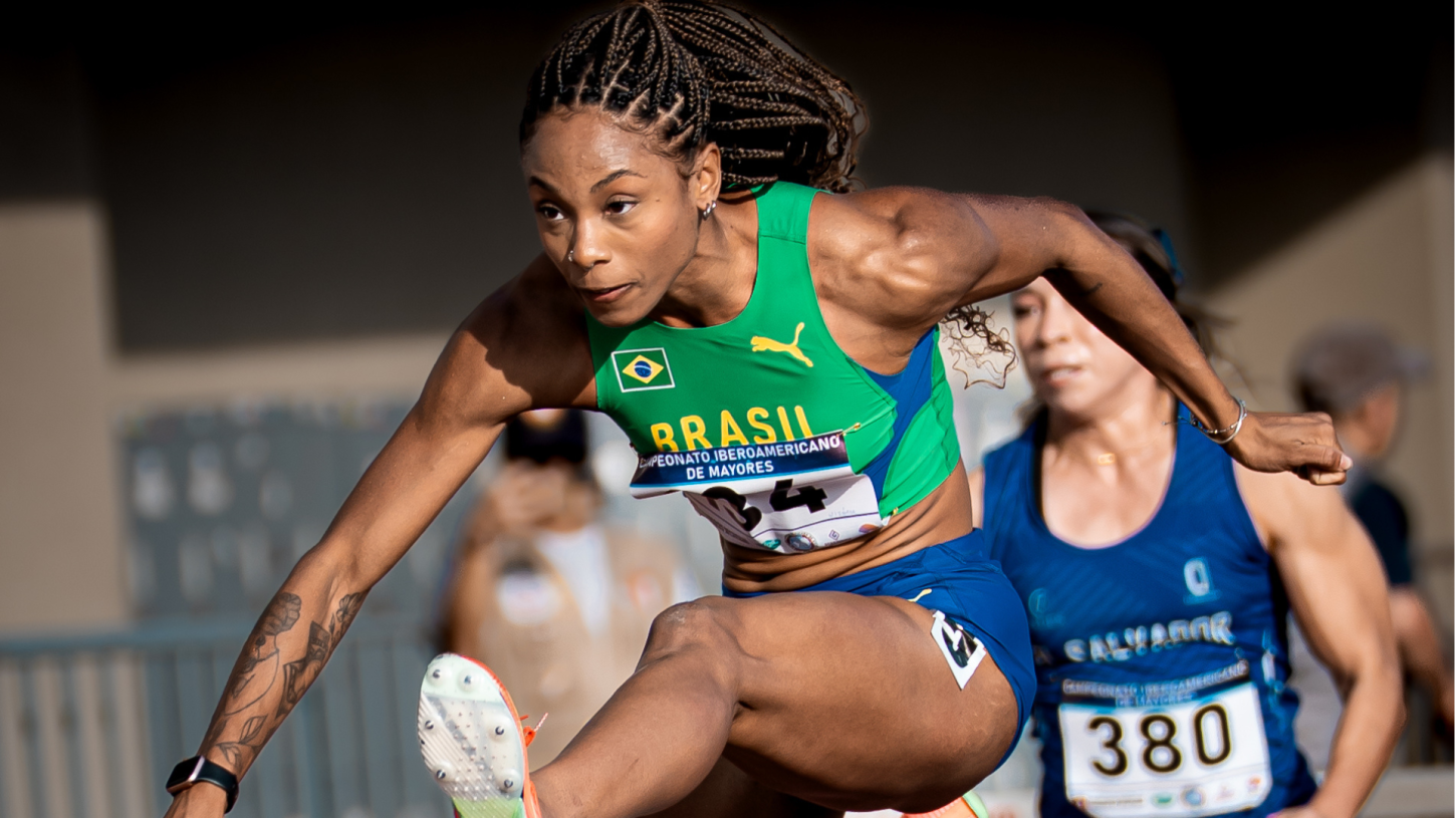 Brasil é campeão ibero-americano com três ouros de Ana Azevedo e pódio com recorde de Vitória Sena
