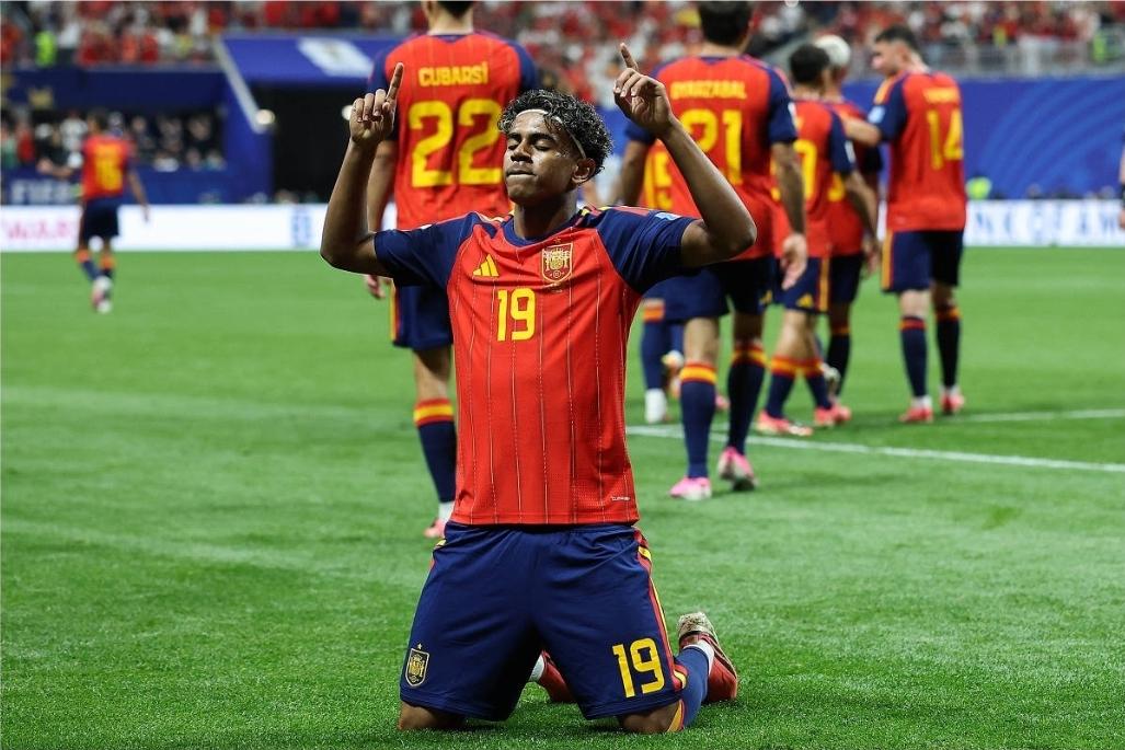 Espanha goleia a Arábia Saudita e encaminha a classificação