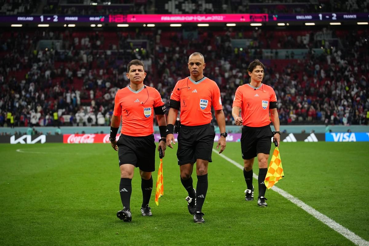 Trio de arbitragem brasileiro comandará o jogo de abertura da Copa do Mundo de 2026