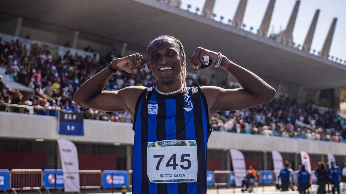 Alison dos Santos faz a melhor marca do mundo e é campeão dos 400 metros com barreiras no Troféu Brasil