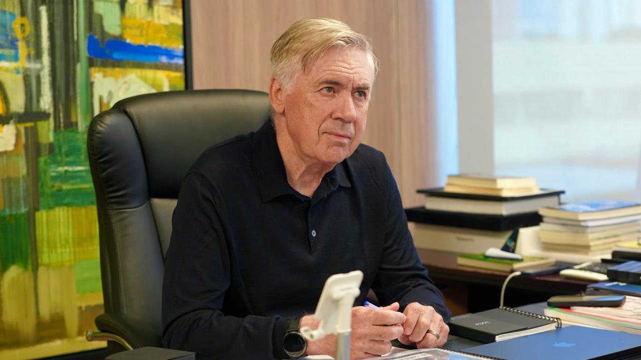 Ancelotti retorna ao Brasil e faz reunião com a Comissão Técnica