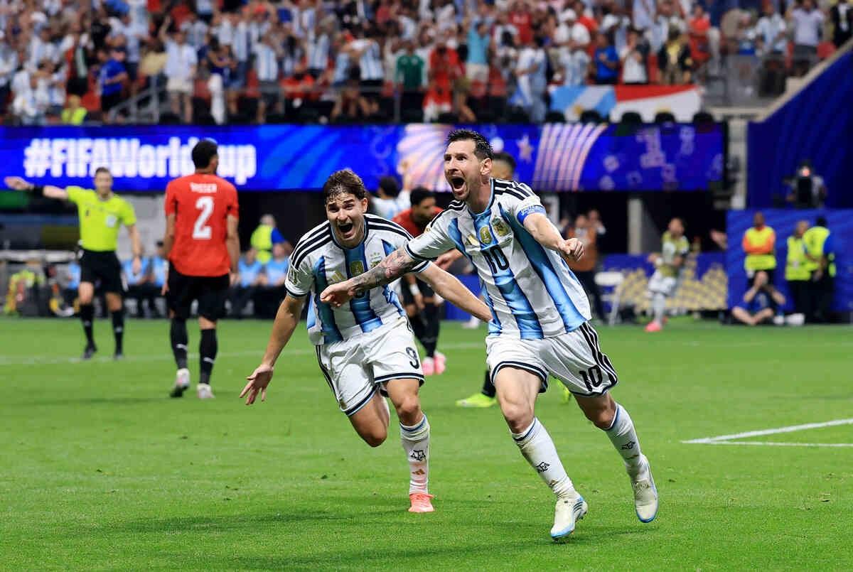 Argentina busca virada histórica contra o Egito e avança às quartas de final da Copa do Mundo