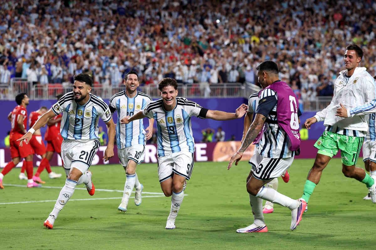 Argentina vence a Suíça na prorrogação e garante vaga na semifinal da Copa do Mundo contra a Inglaterra