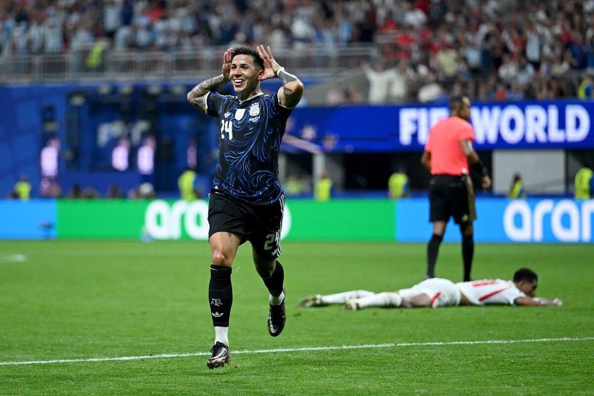 Argentina vira sobre a Inglaterra no fim, avança à final da Copa e decide o título contra a Espanha