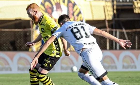 Ceará vence o São Bernardo por 4 a 3 em jogo de sete gols no Primeiro de Maio