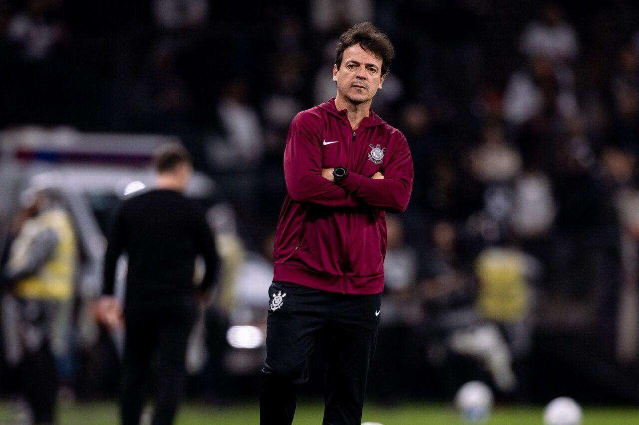 Corinthians empata com reservas, ganha preocupações médicas e Diniz faz duras críticas ao gramado