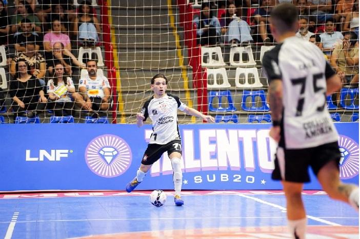 Corinthians goleia o Umuarama por 6 a 2 e assume a liderança do Grupo A por saldo de gols na estreia da Talentos LNF