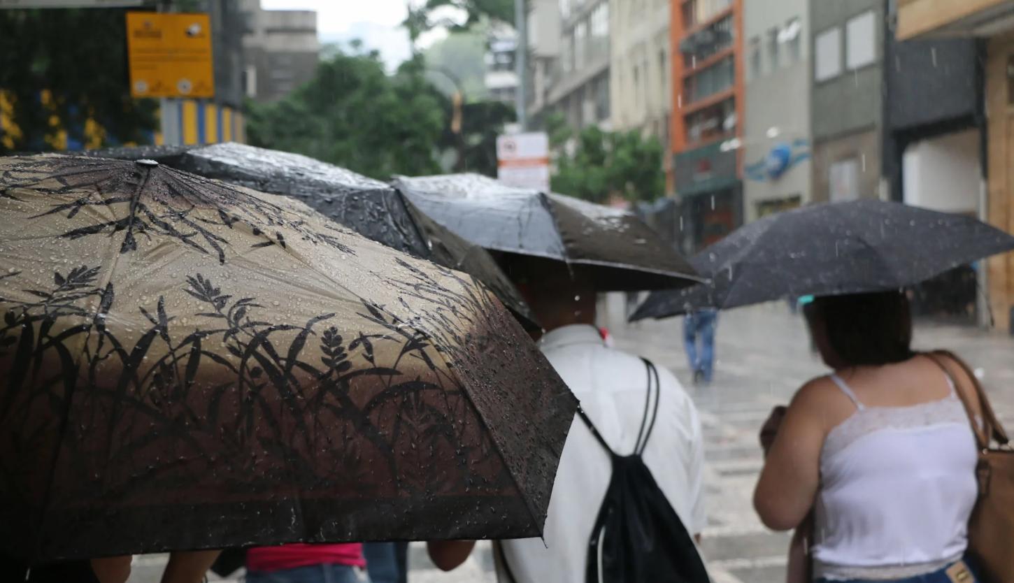 Defesa Civil alerta para chegada de frente fria com chuva e queda nas temperaturas em São Paulo