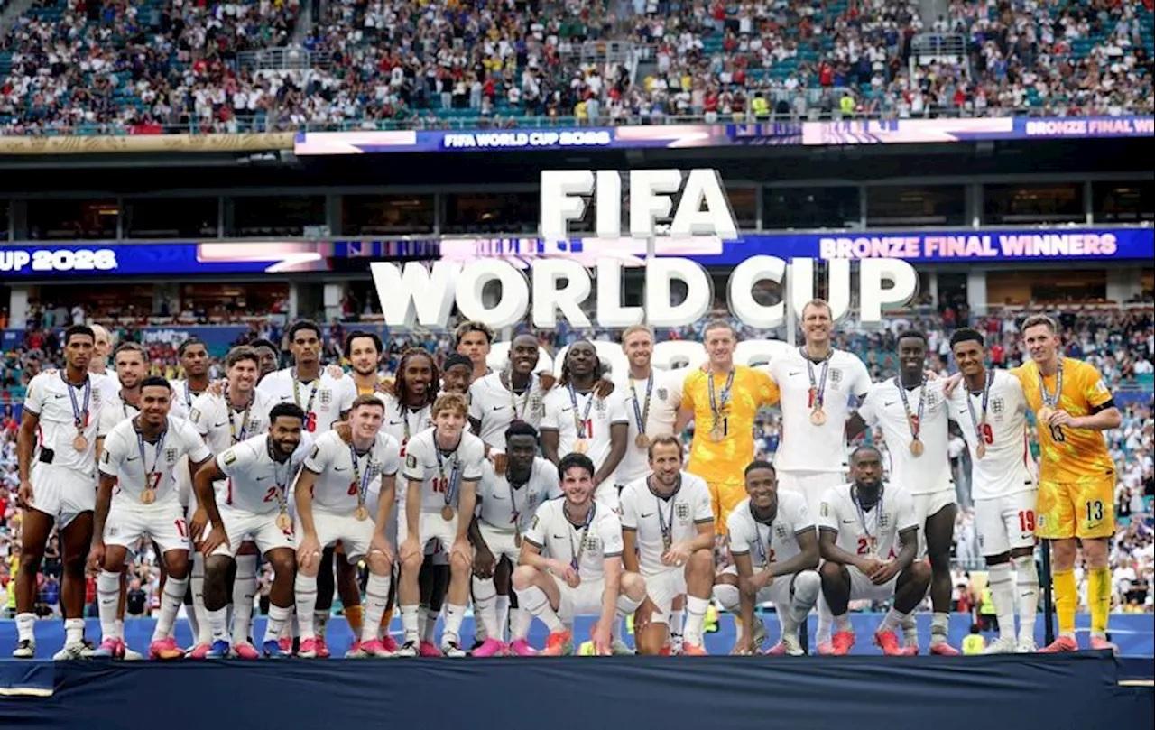 Em jogo histórico de dez gols, Inglaterra vence a França por 6 a 4 e conquista o terceiro lugar