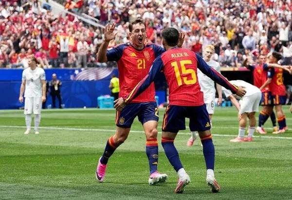 Espanha domina Áustria, vence por 3 a 0 no SoFi Stadium e avança às oitavas quebrando tabu de 30 anos
