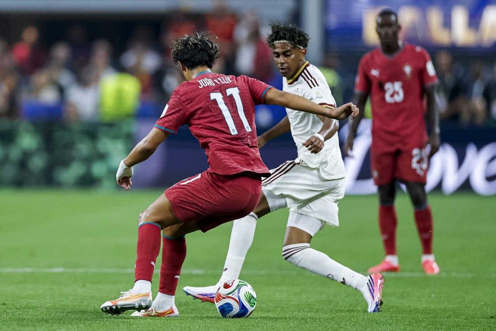 Espanha vence Portugal nos acréscimos com gol de Merino e avança às quartas de final da Copa