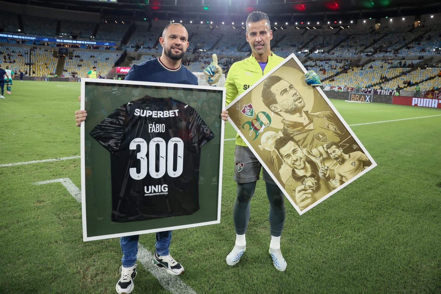 Fábio é homenageado por completar 300 jogos pelo Fluminense
