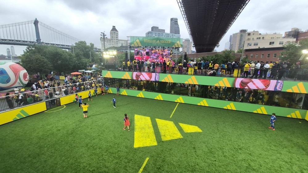 Fan Fest da Adidas no Brooklyn atrai multidões e transforma Nova York em arena global