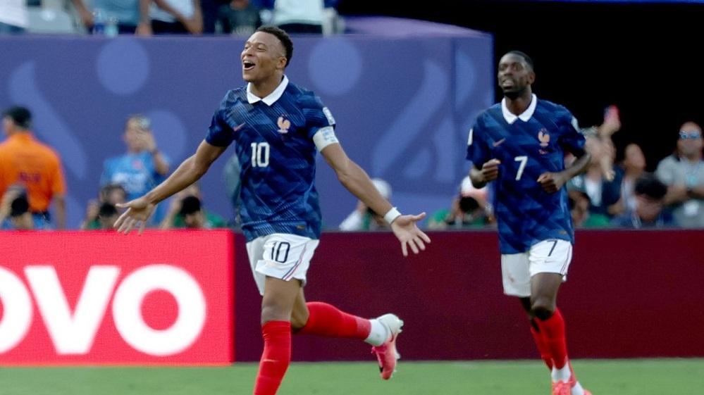 França domina Suécia, vence por 3 a 0 com show de Mbappé e avança às oitavas de final da Copa do Mundo